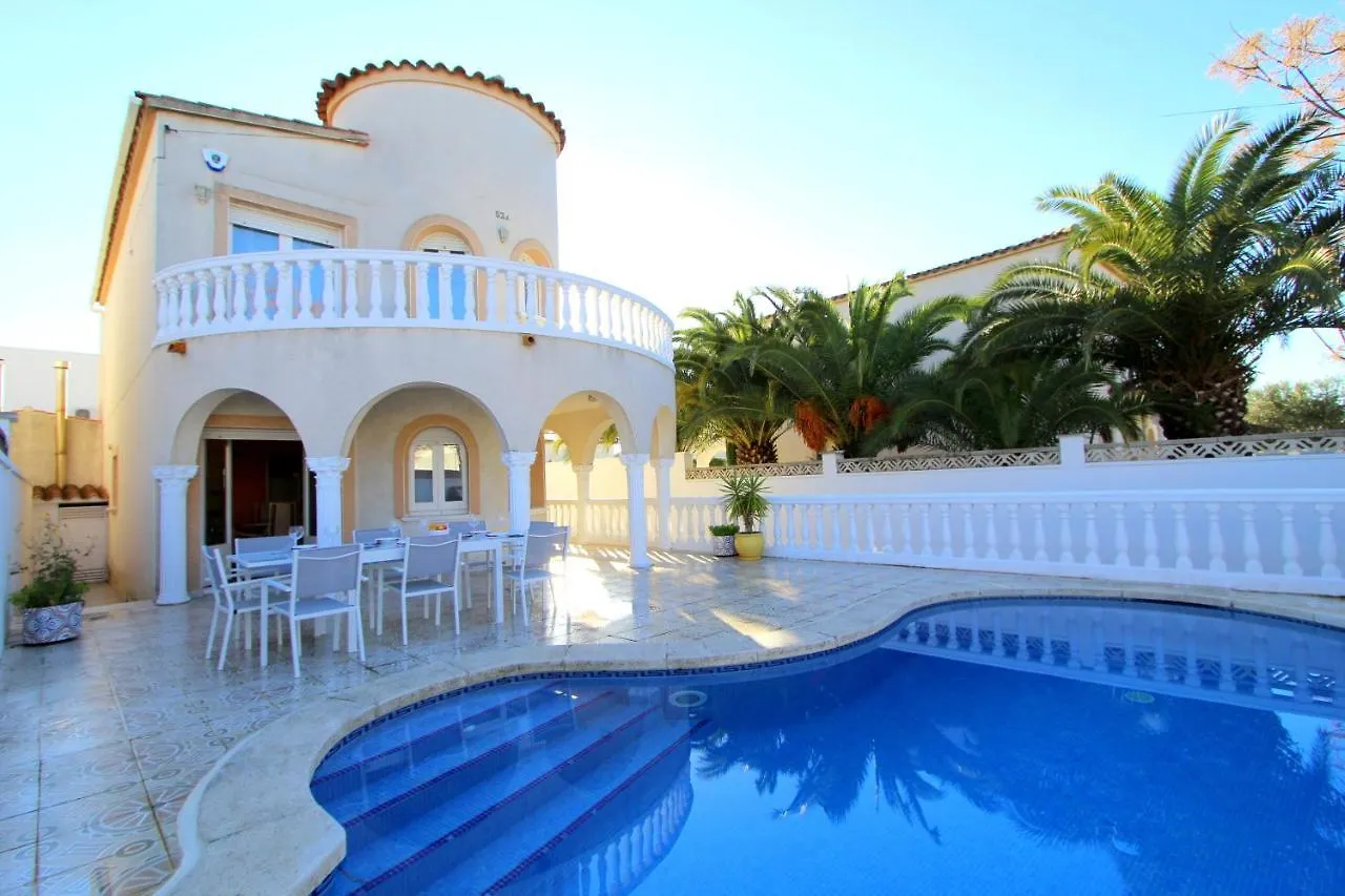 Holiday home Leon Inmo Casa Roma - 12724 Villa Empuriabrava