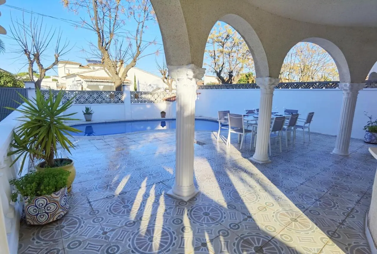 Holiday home Leon Inmo Casa Roma - 12724 Villa Empuriabrava