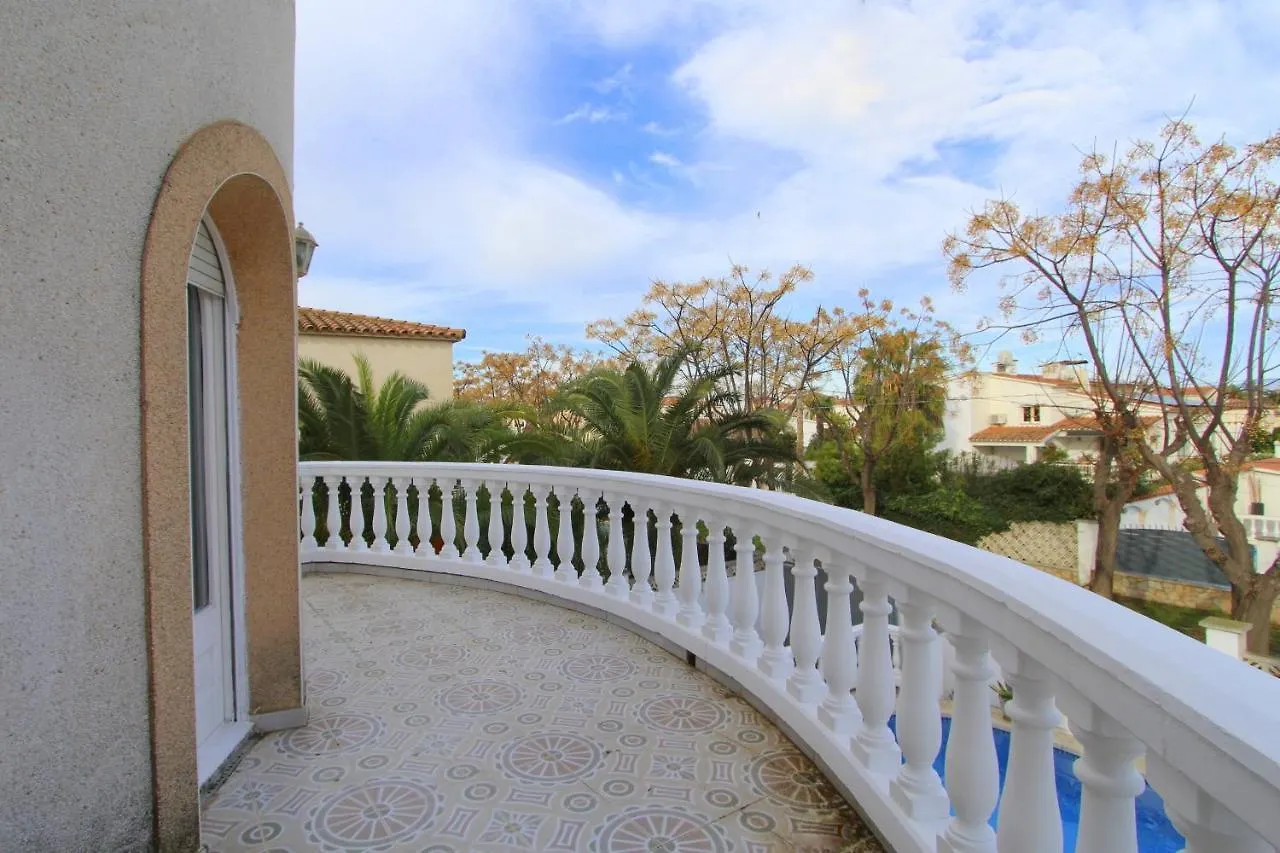 Holiday home Leon Inmo Casa Roma - 12724 Villa Empuriabrava